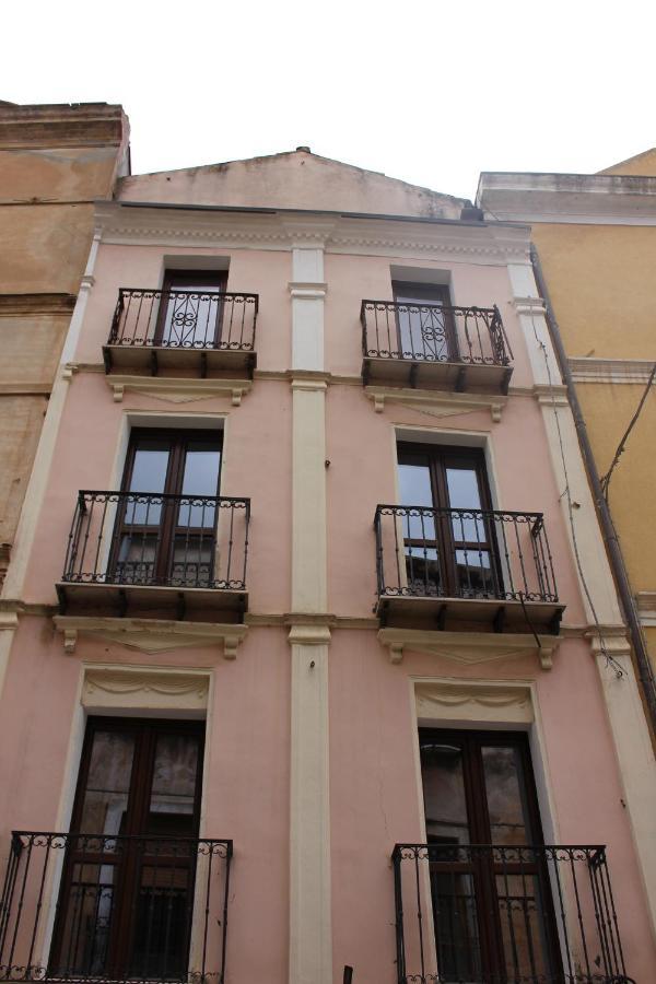 Via Cavour 19, Appartamento Del Conte Иглесиас Екстериор снимка