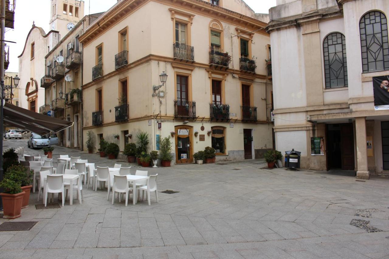 Via Cavour 19, Appartamento Del Conte Иглесиас Екстериор снимка