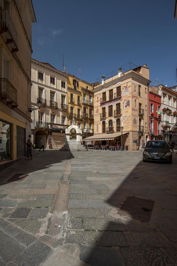 Via Cavour 19, Appartamento Del Conte Иглесиас Екстериор снимка