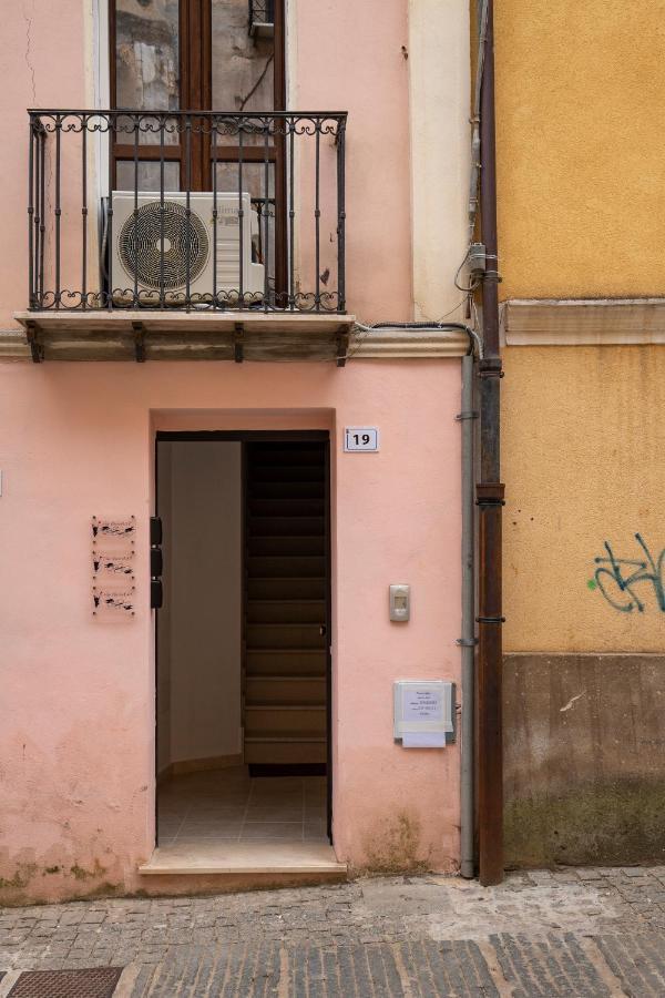 Via Cavour 19, Appartamento Del Conte Иглесиас Екстериор снимка